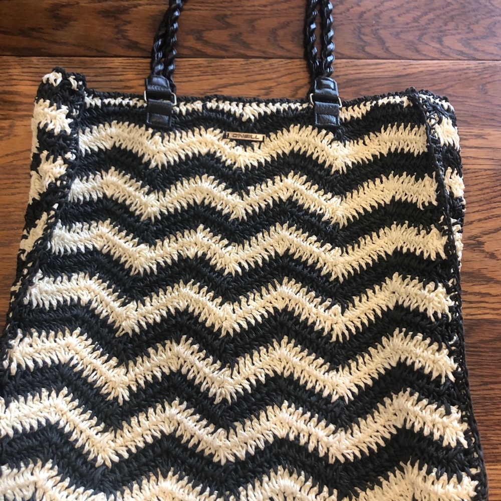 O’Neill brand straw tote in classic blk/cream